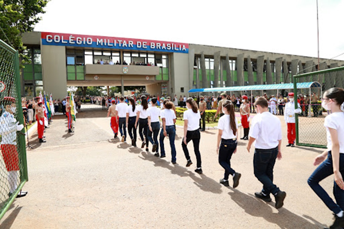 alunos do colégio militar de Brasília