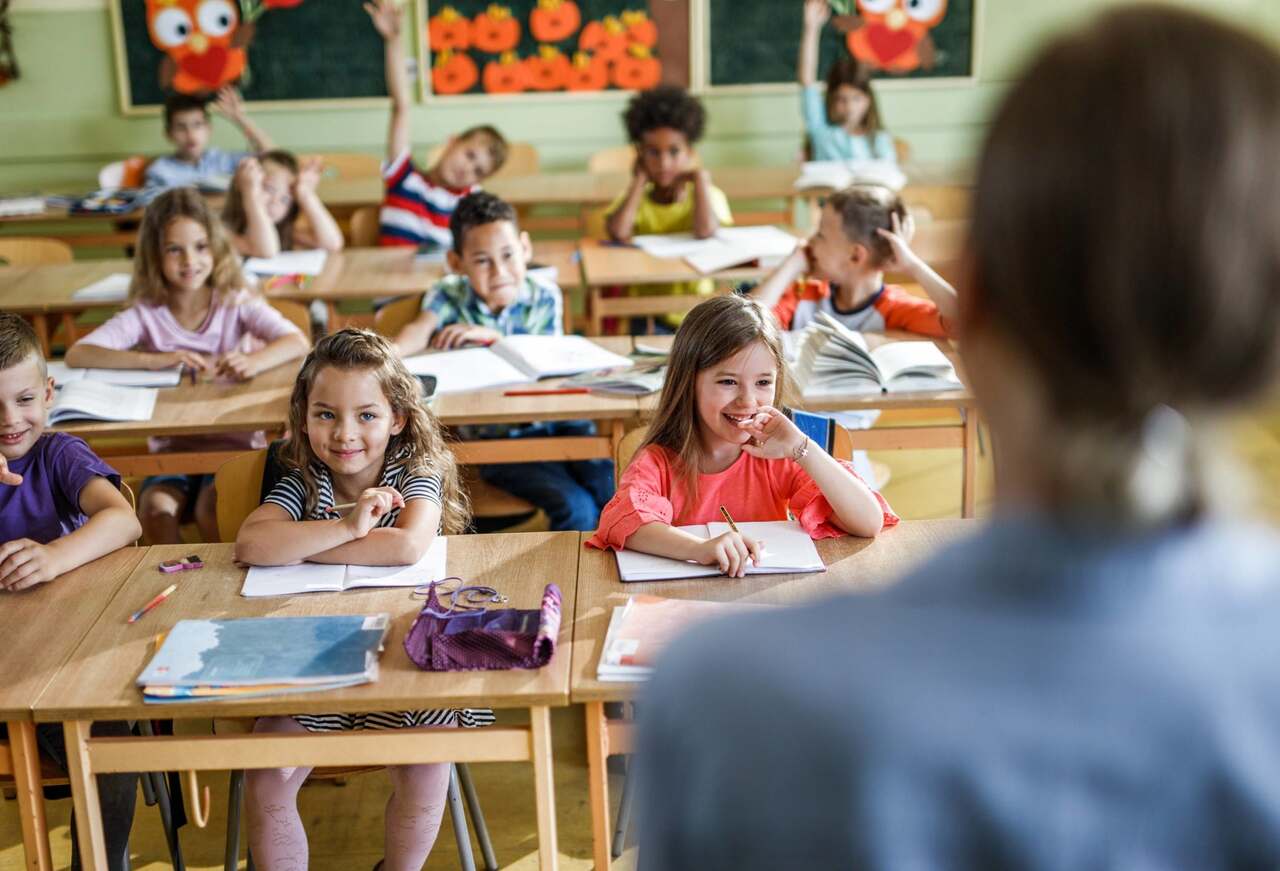 Como funcionam as escolas bilíngues e como fazer matrícula?